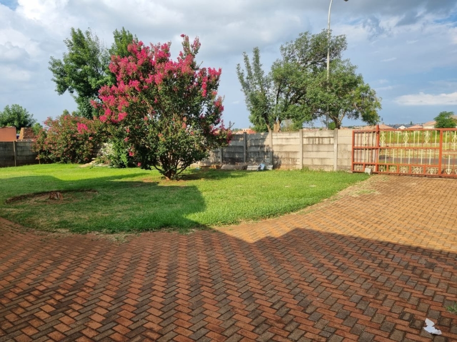 3 Bedroom Property for Sale in Rondebult Gauteng