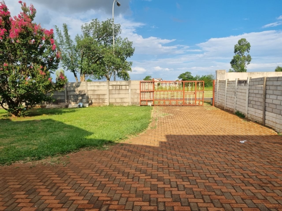 3 Bedroom Property for Sale in Rondebult Gauteng
