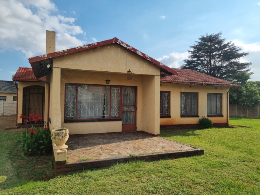 3 Bedroom Property for Sale in Rondebult Gauteng