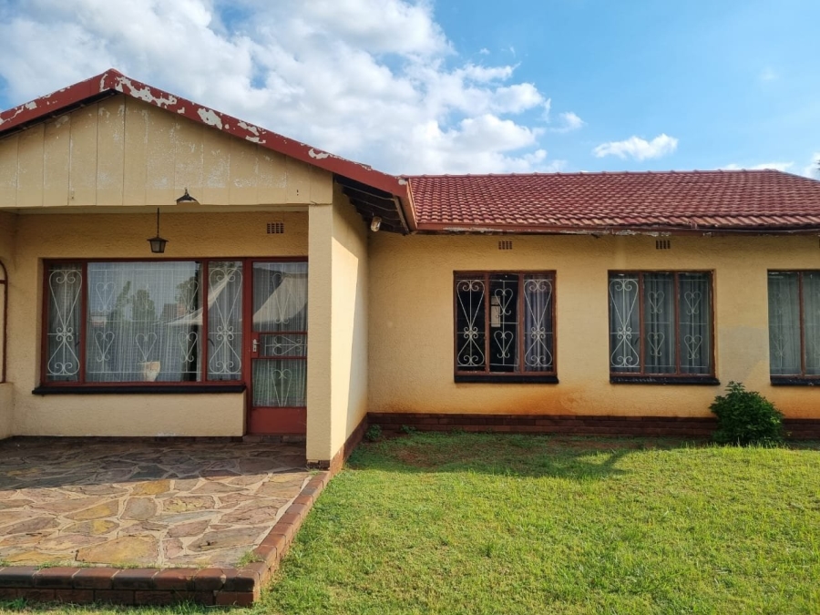 3 Bedroom Property for Sale in Rondebult Gauteng