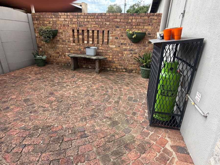 3 Bedroom Property for Sale in Estera Gauteng