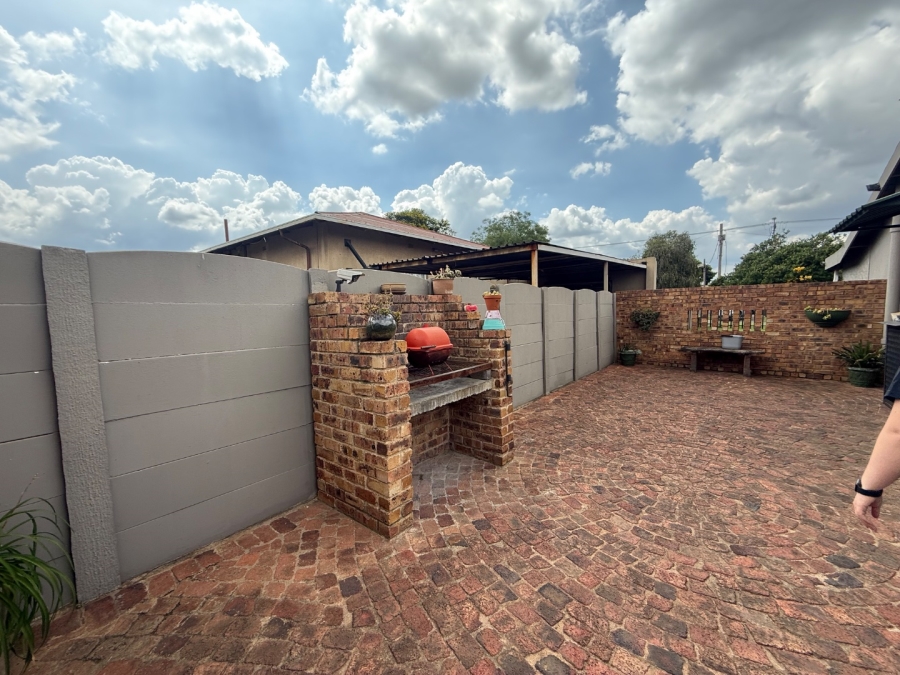 3 Bedroom Property for Sale in Estera Gauteng