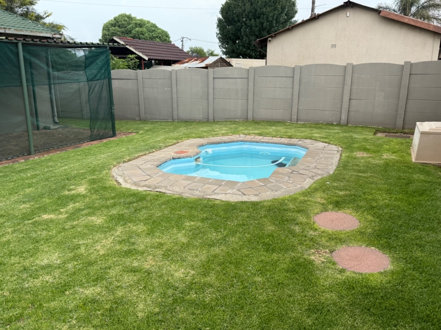 3 Bedroom Property for Sale in Estera Gauteng