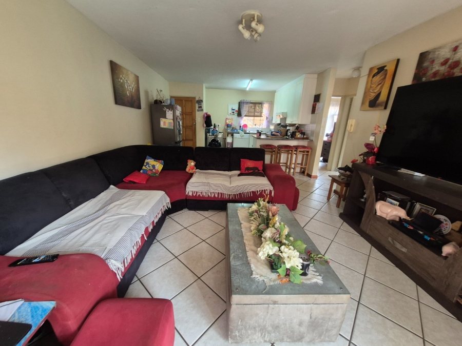 2 Bedroom Property for Sale in Rooihuiskraal North Gauteng