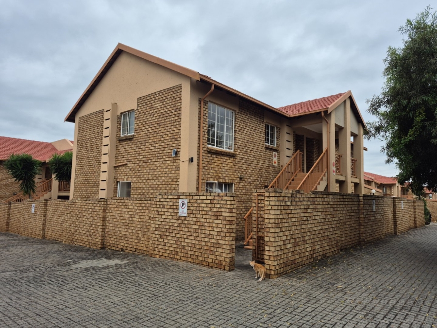2 Bedroom Property for Sale in Rooihuiskraal North Gauteng