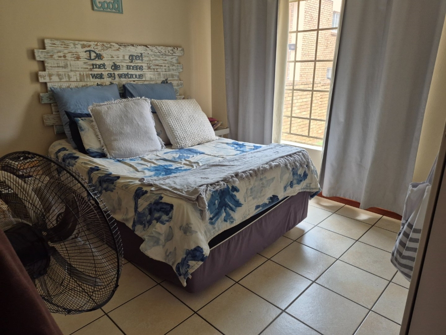 2 Bedroom Property for Sale in Rooihuiskraal North Gauteng