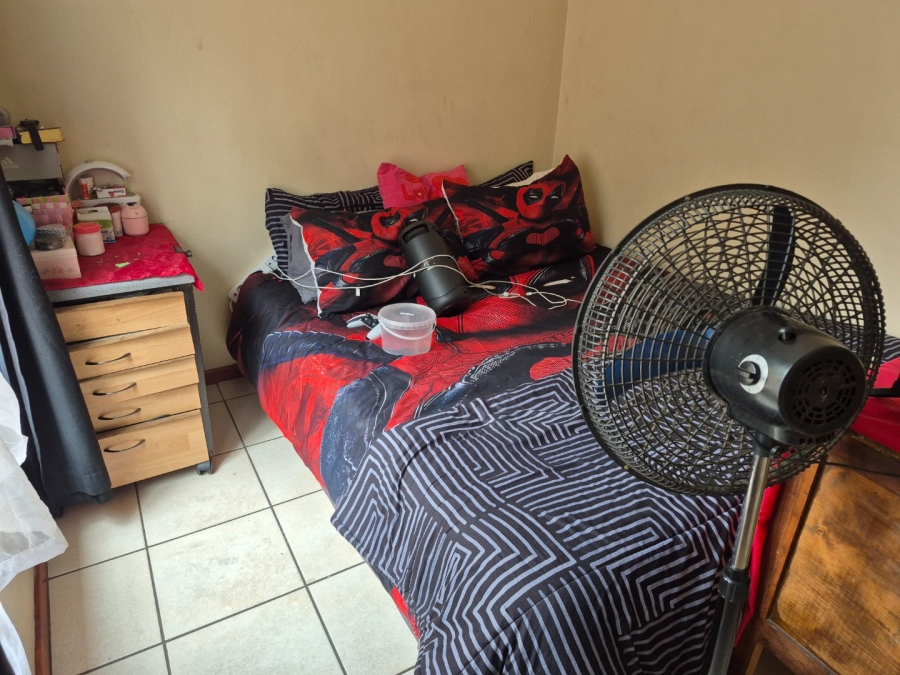 2 Bedroom Property for Sale in Rooihuiskraal North Gauteng