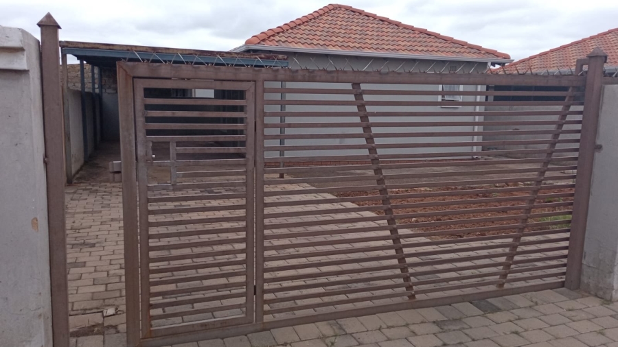 To Let 2 Bedroom Property for Rent in Lotus Gardens Gauteng