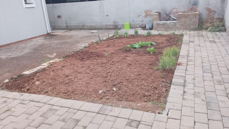 2 Bedroom Property for Sale in Lotus Gardens Gauteng