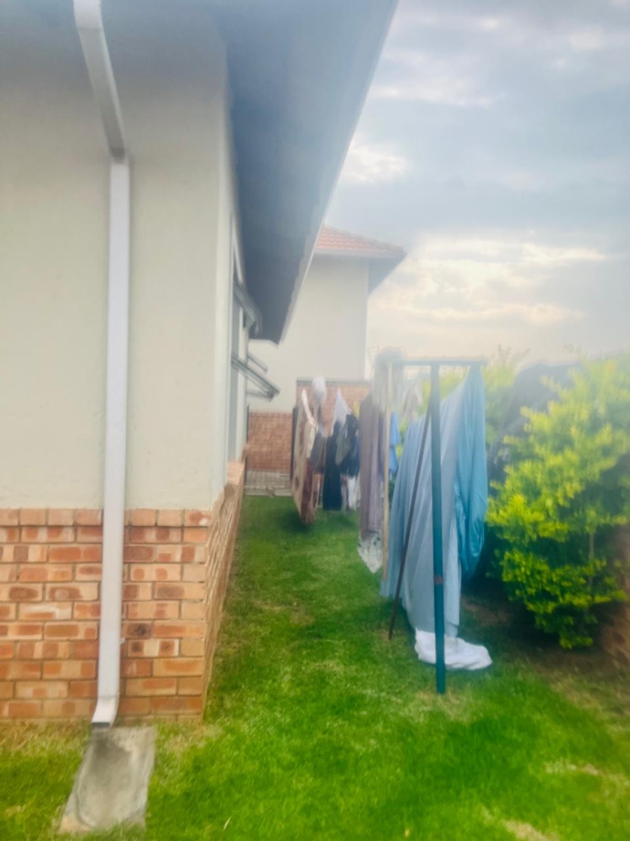To Let 3 Bedroom Property for Rent in Noordwyk Gauteng