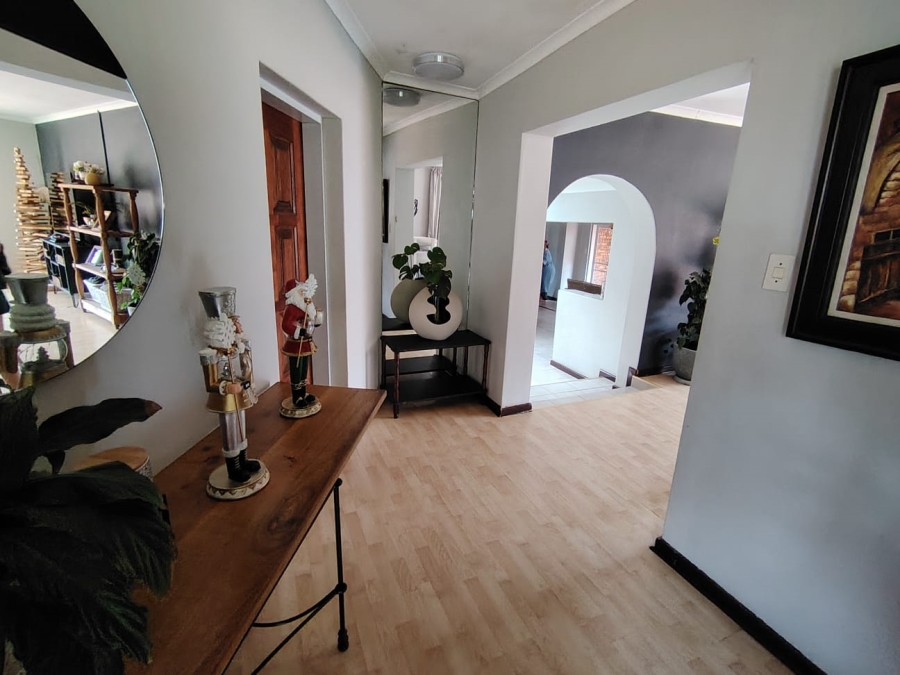 To Let 4 Bedroom Property for Rent in Garsfontein Gauteng