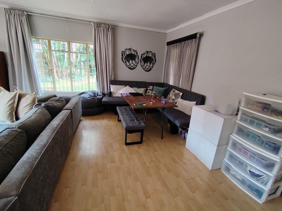 To Let 4 Bedroom Property for Rent in Garsfontein Gauteng