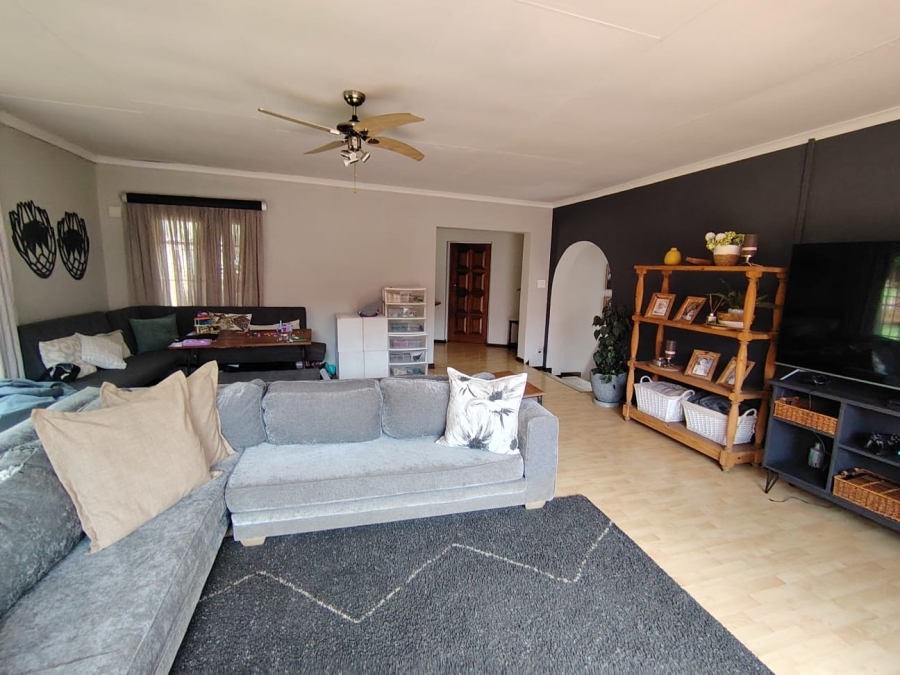 To Let 4 Bedroom Property for Rent in Garsfontein Gauteng