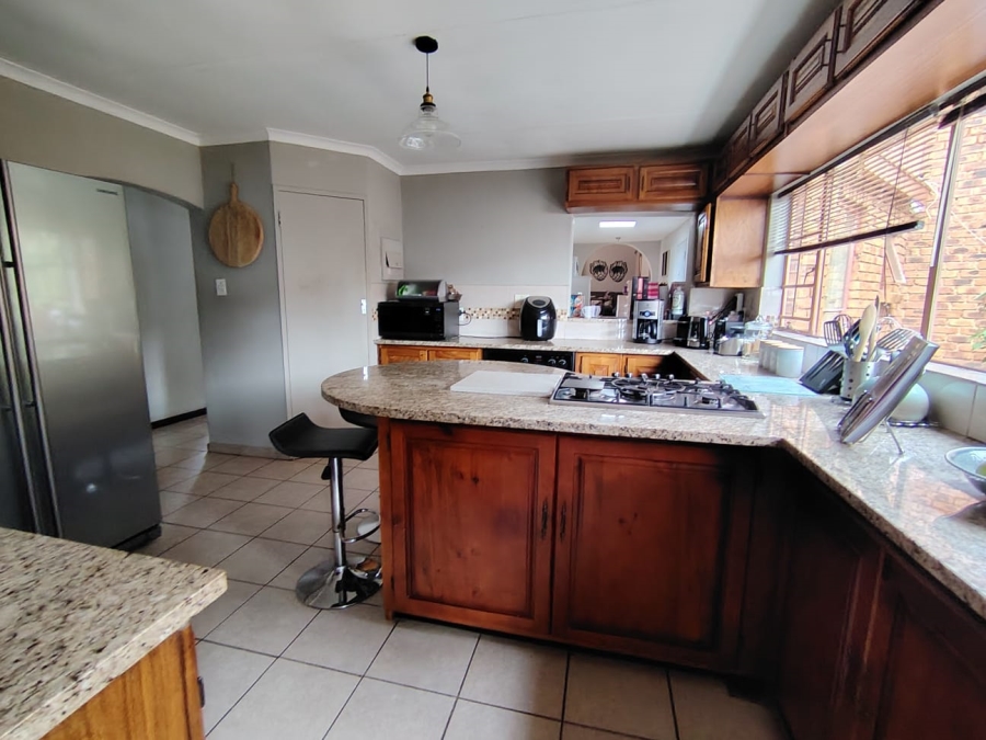 To Let 4 Bedroom Property for Rent in Garsfontein Gauteng
