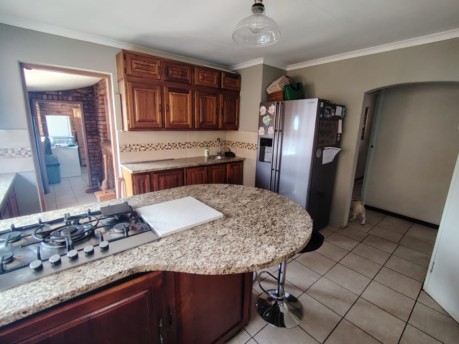 To Let 4 Bedroom Property for Rent in Garsfontein Gauteng