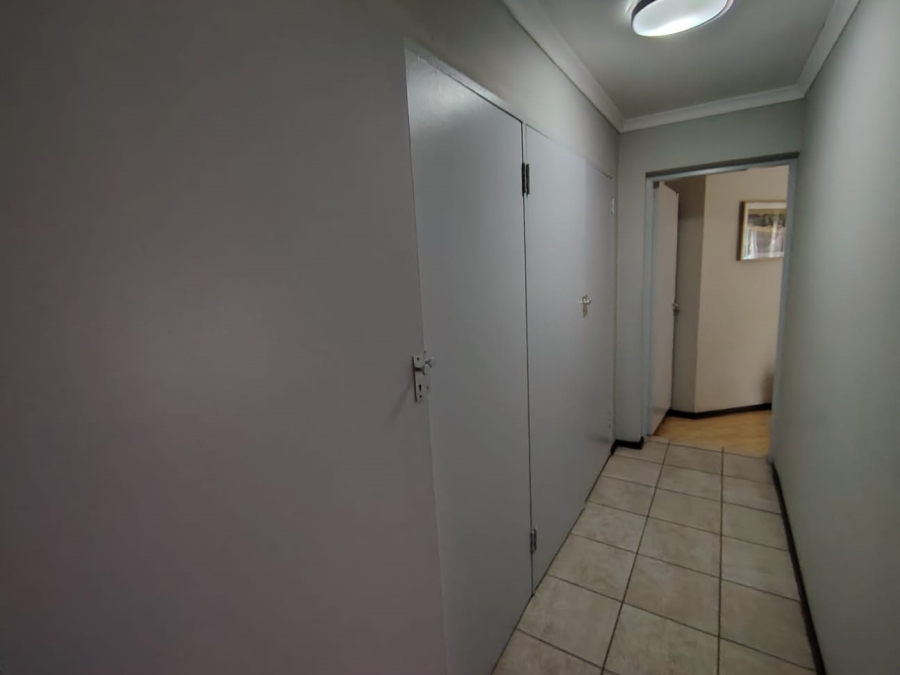 To Let 4 Bedroom Property for Rent in Garsfontein Gauteng