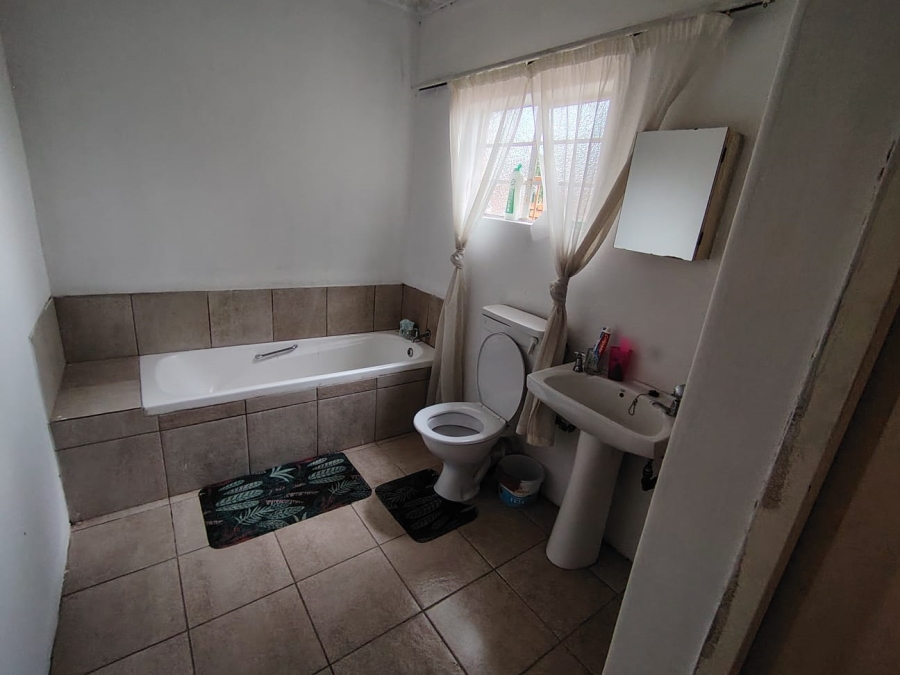 To Let 4 Bedroom Property for Rent in Garsfontein Gauteng