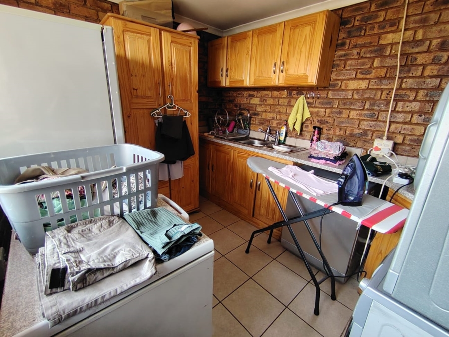 To Let 4 Bedroom Property for Rent in Garsfontein Gauteng