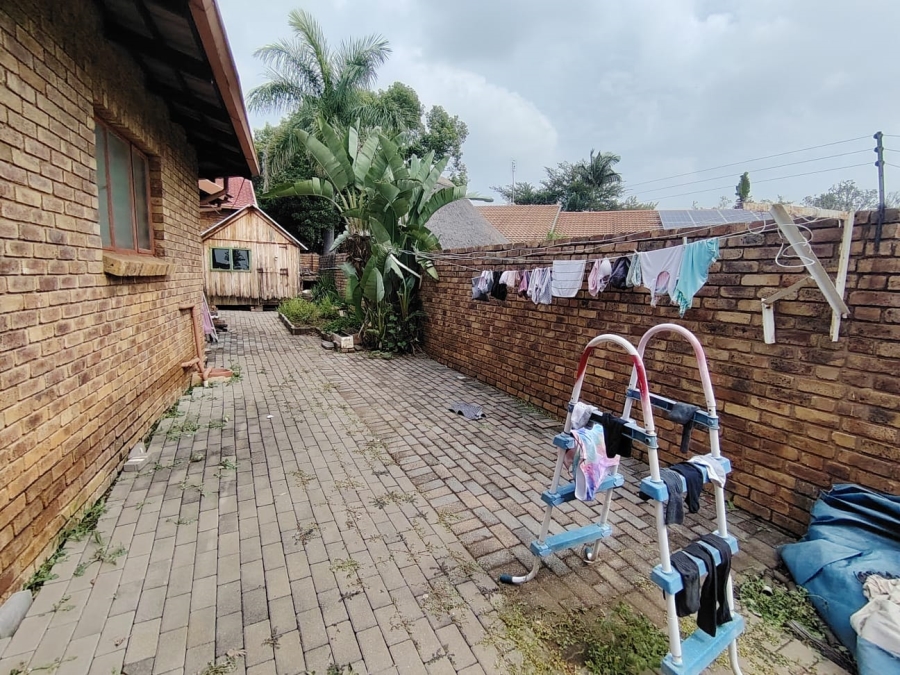 To Let 4 Bedroom Property for Rent in Garsfontein Gauteng