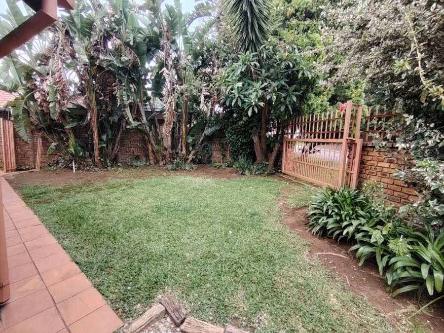 To Let 4 Bedroom Property for Rent in Garsfontein Gauteng