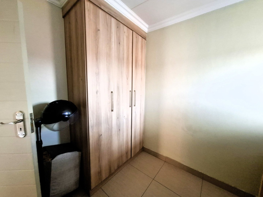 To Let 2 Bedroom Property for Rent in Andeon Gauteng