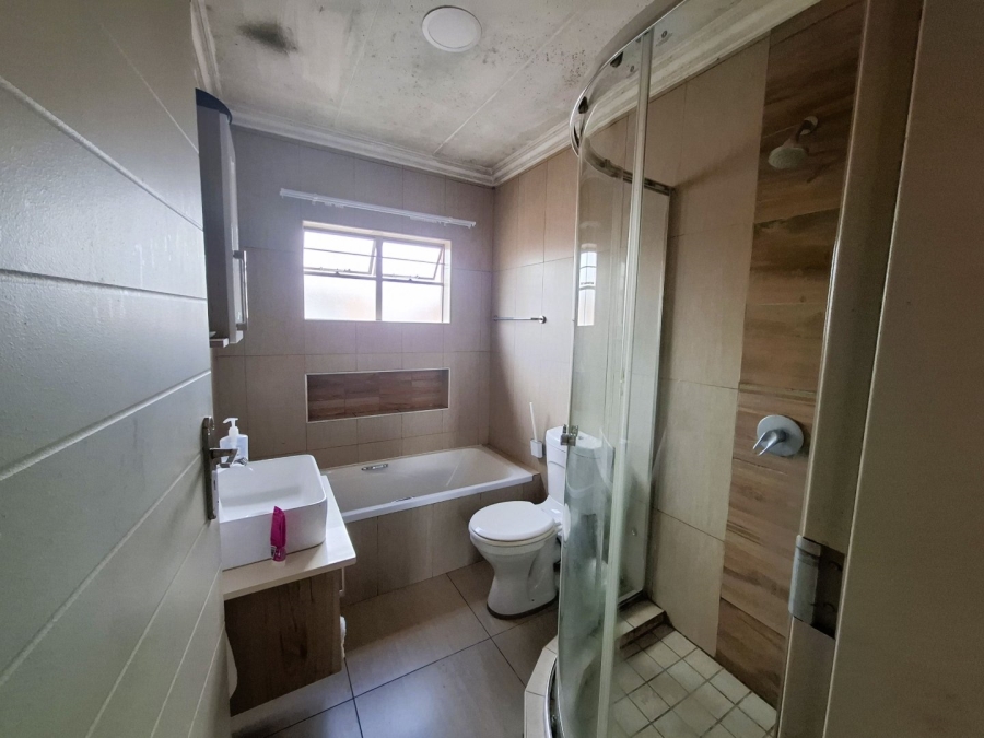 To Let 2 Bedroom Property for Rent in Andeon Gauteng