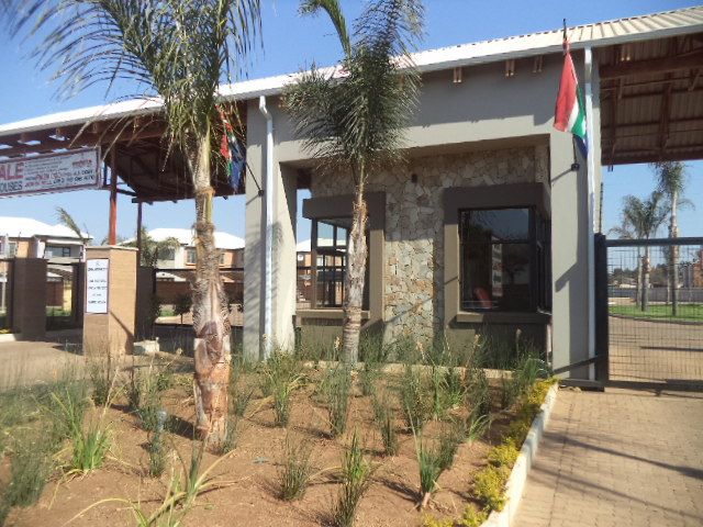 To Let 2 Bedroom Property for Rent in Andeon Gauteng