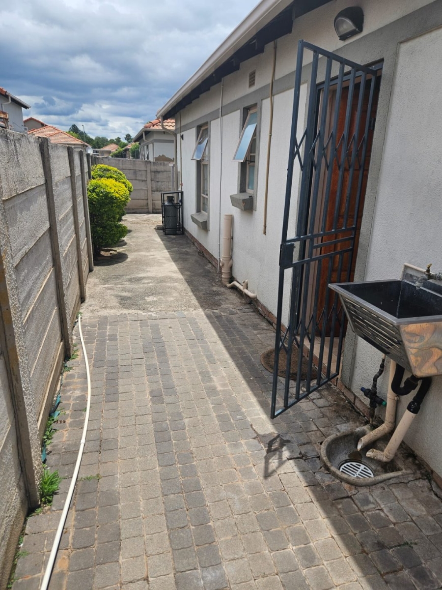 3 Bedroom Property for Sale in Andeon Gauteng