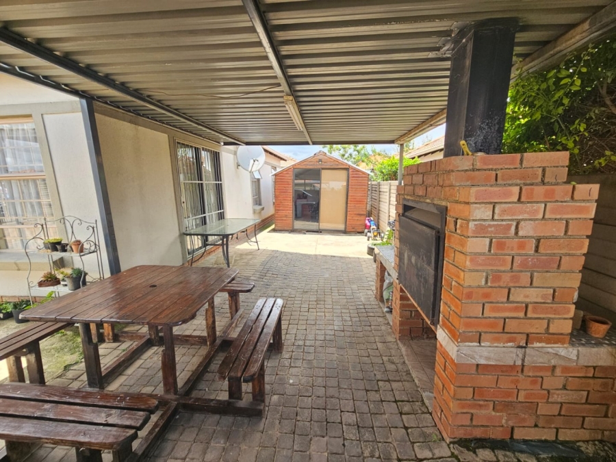 3 Bedroom Property for Sale in Andeon Gauteng
