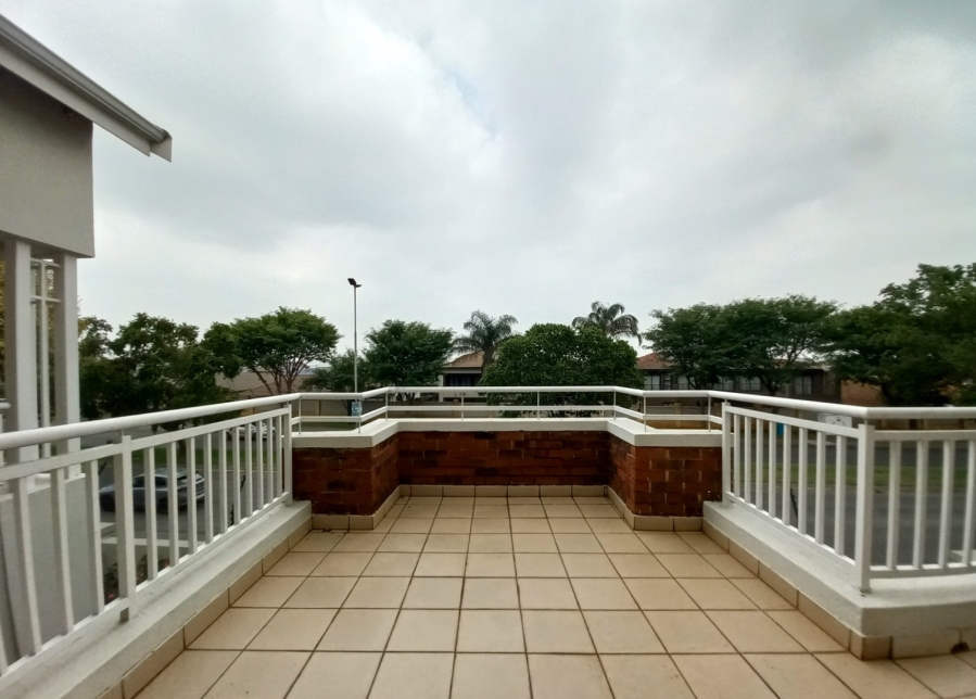 2 Bedroom Property for Sale in Greenstone Hill Gauteng