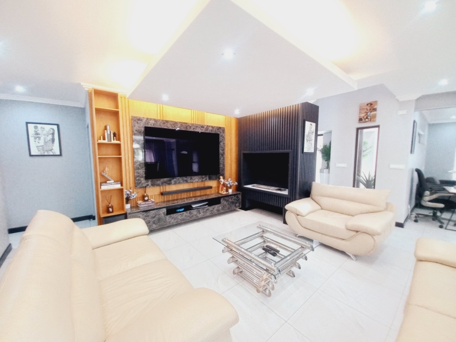 5 Bedroom Property for Sale in Greenstone Hill Gauteng