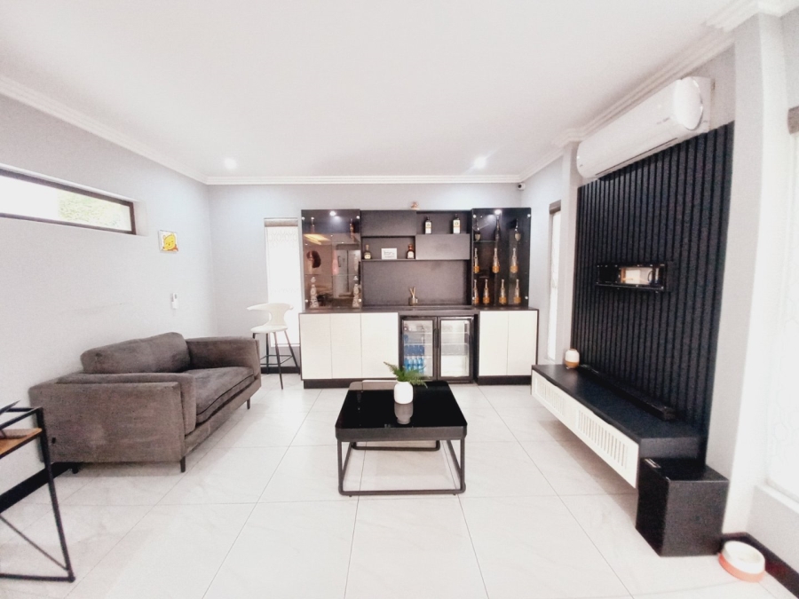 5 Bedroom Property for Sale in Greenstone Hill Gauteng