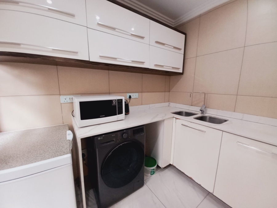 5 Bedroom Property for Sale in Greenstone Hill Gauteng