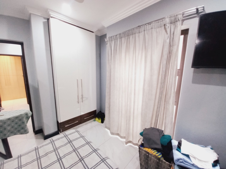 5 Bedroom Property for Sale in Greenstone Hill Gauteng