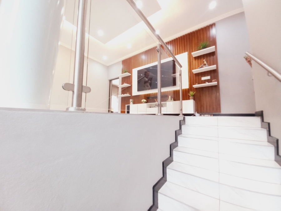 5 Bedroom Property for Sale in Greenstone Hill Gauteng