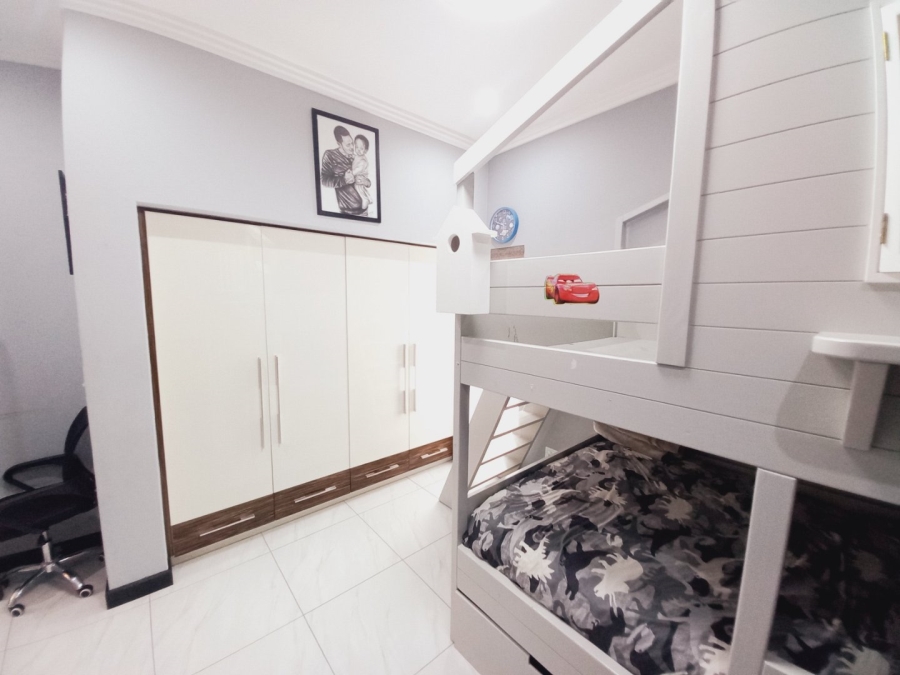 5 Bedroom Property for Sale in Greenstone Hill Gauteng