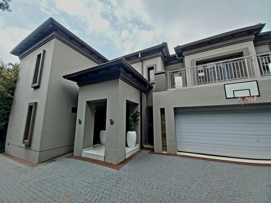 5 Bedroom Property for Sale in Greenstone Hill Gauteng