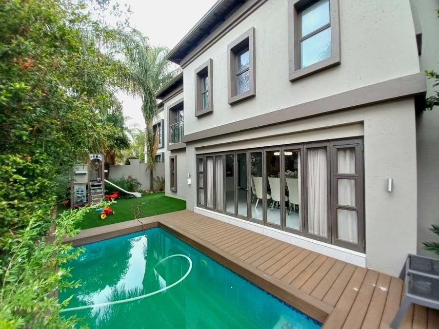 5 Bedroom Property for Sale in Greenstone Hill Gauteng