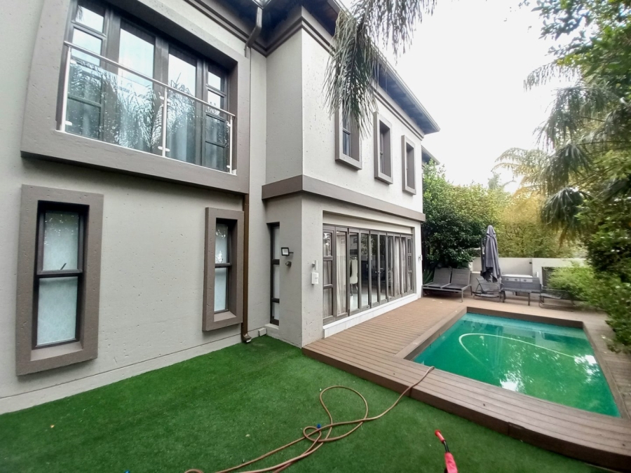 5 Bedroom Property for Sale in Greenstone Hill Gauteng