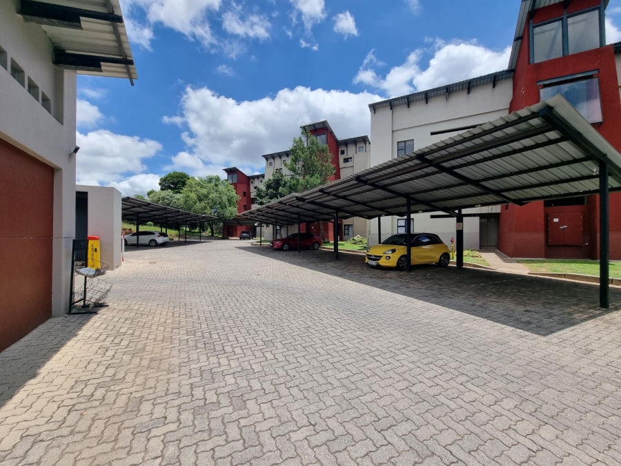 2 Bedroom Property for Sale in Rooihuiskraal North Gauteng