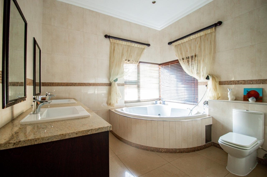 5 Bedroom Property for Sale in Meyersdal Eco Estate Gauteng