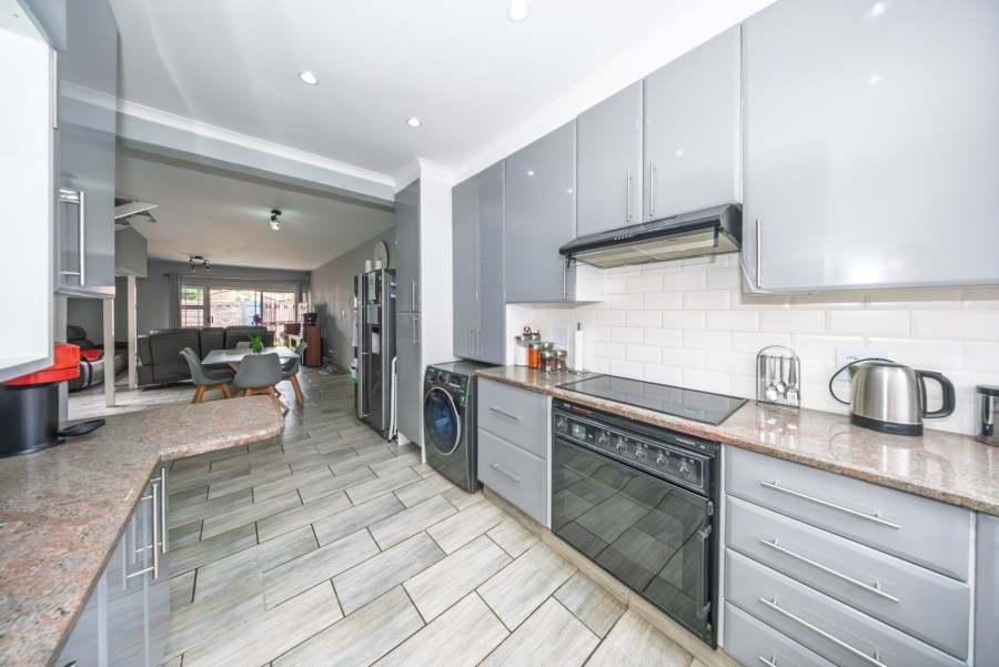 4 Bedroom Property for Sale in Eden Glen Gauteng