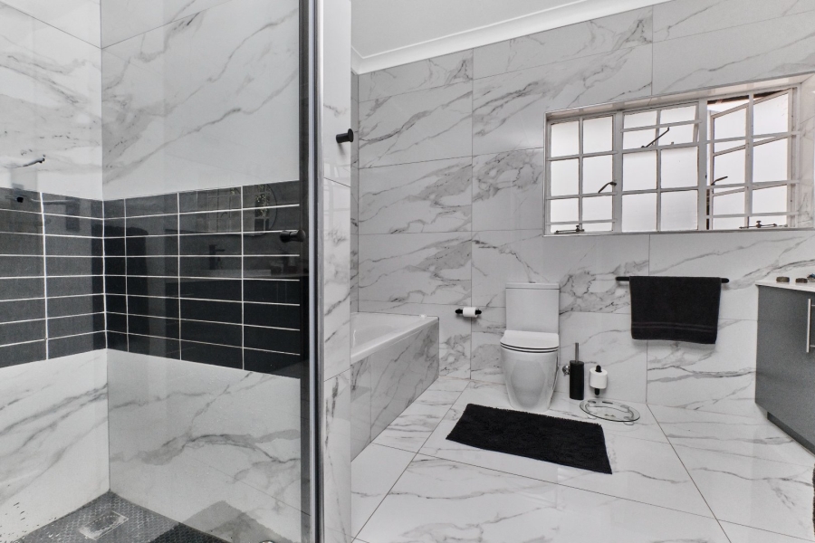 4 Bedroom Property for Sale in Northcliff Gauteng