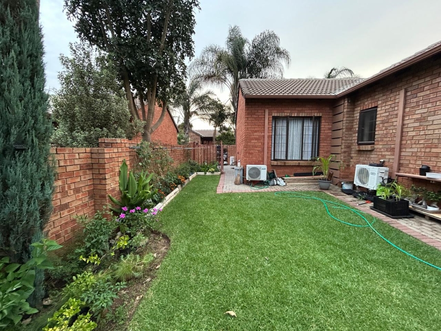 4 Bedroom Property for Sale in Eco Park Gauteng