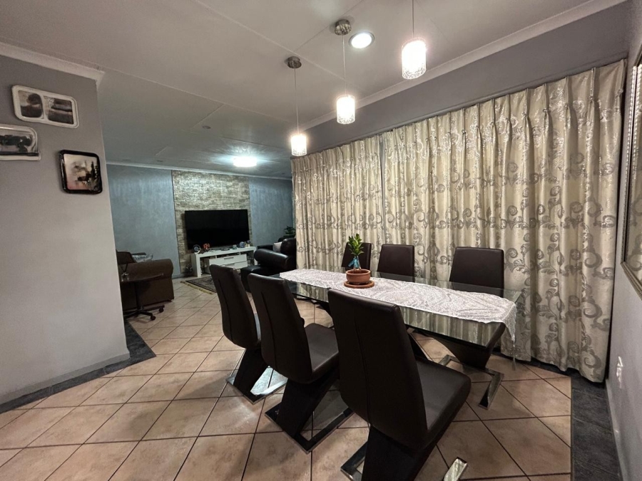 4 Bedroom Property for Sale in Eco Park Gauteng