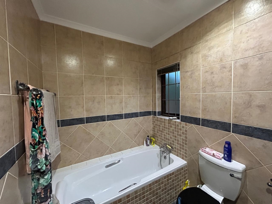 4 Bedroom Property for Sale in Eco Park Gauteng