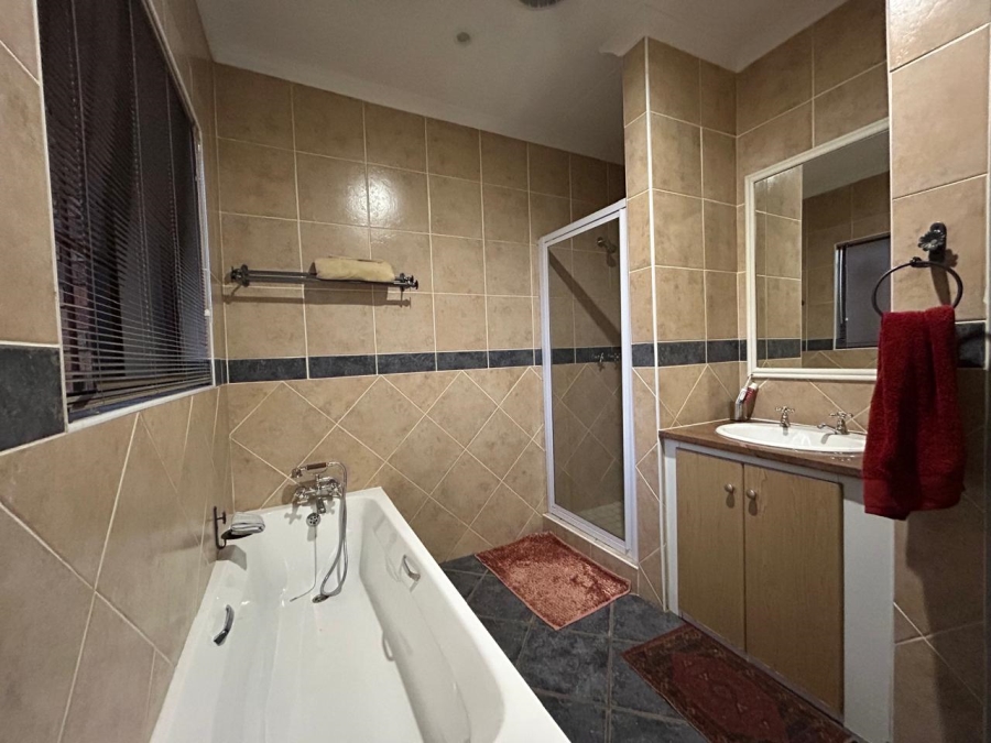 4 Bedroom Property for Sale in Eco Park Gauteng