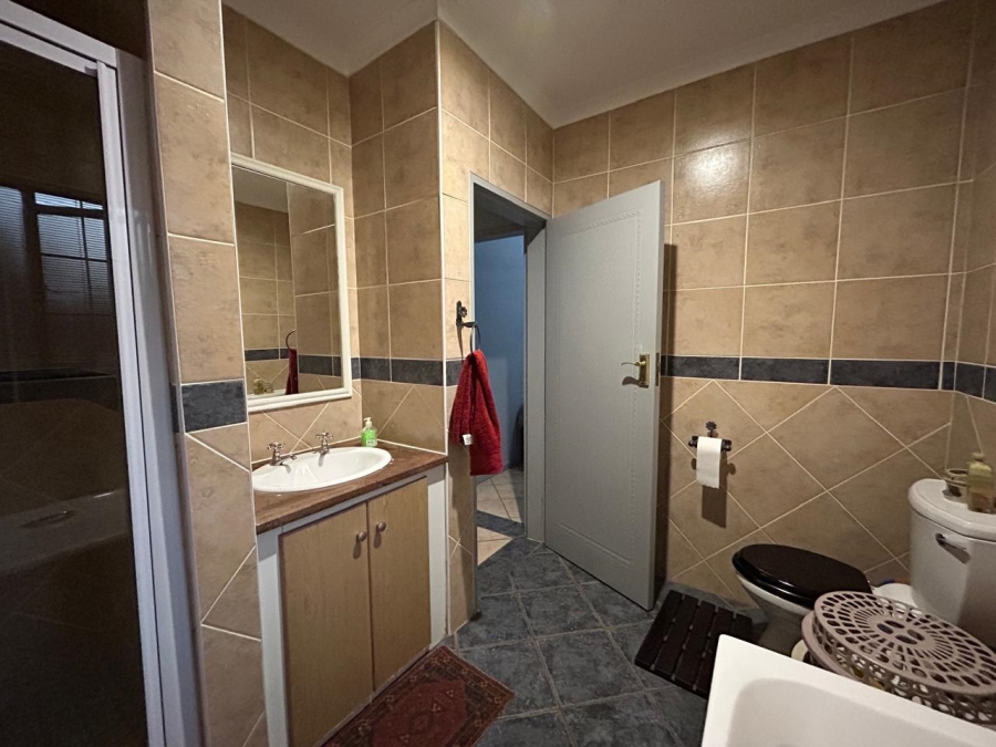 4 Bedroom Property for Sale in Eco Park Gauteng