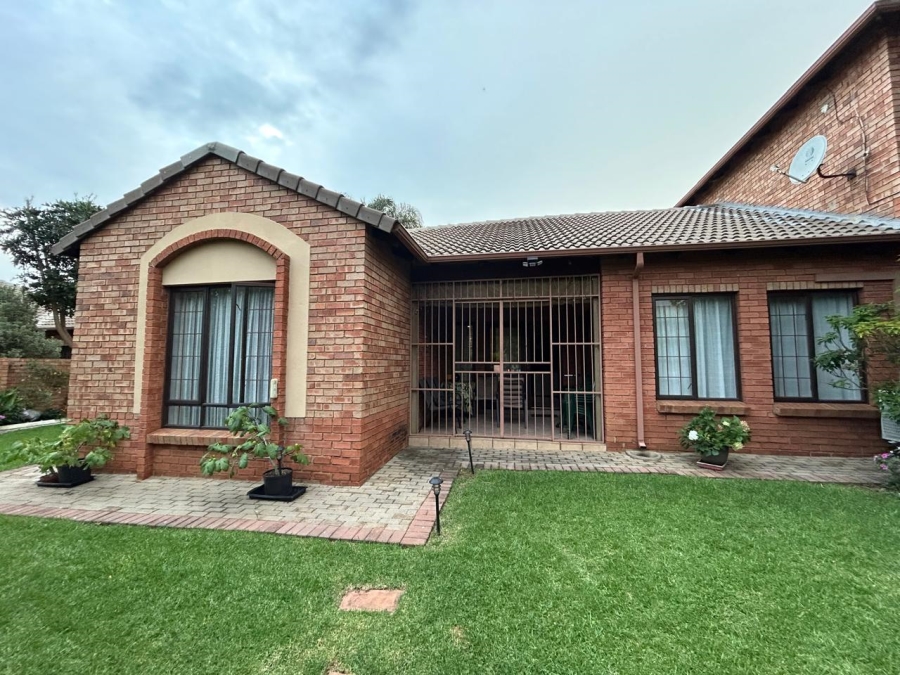 4 Bedroom Property for Sale in Eco Park Gauteng
