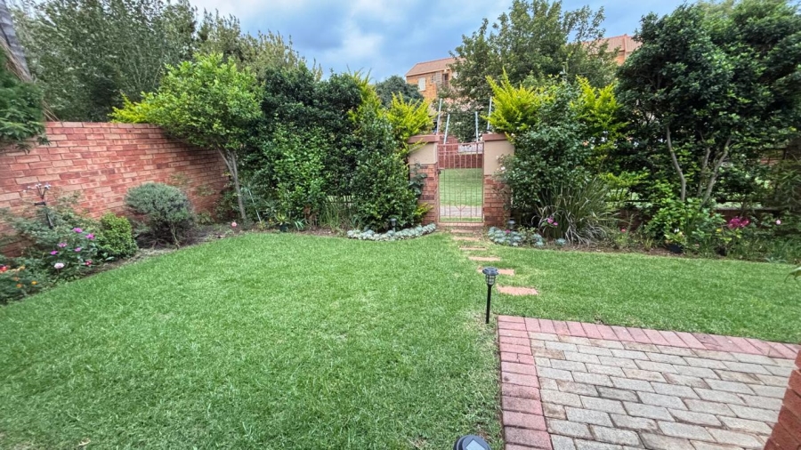 4 Bedroom Property for Sale in Eco Park Gauteng